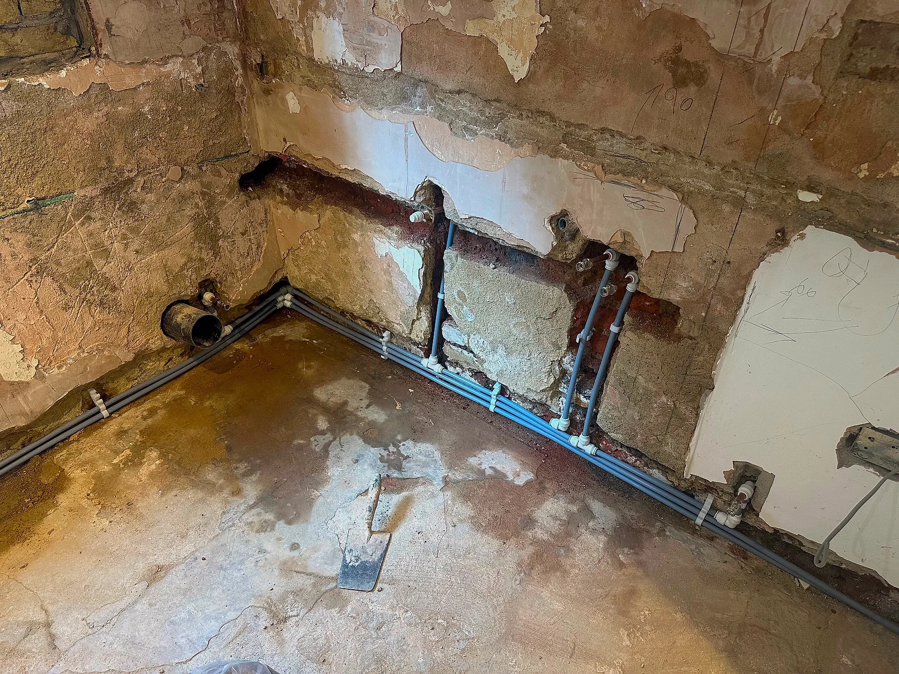 New kitchen and bathroom pipe routes installed by Gulf Builder