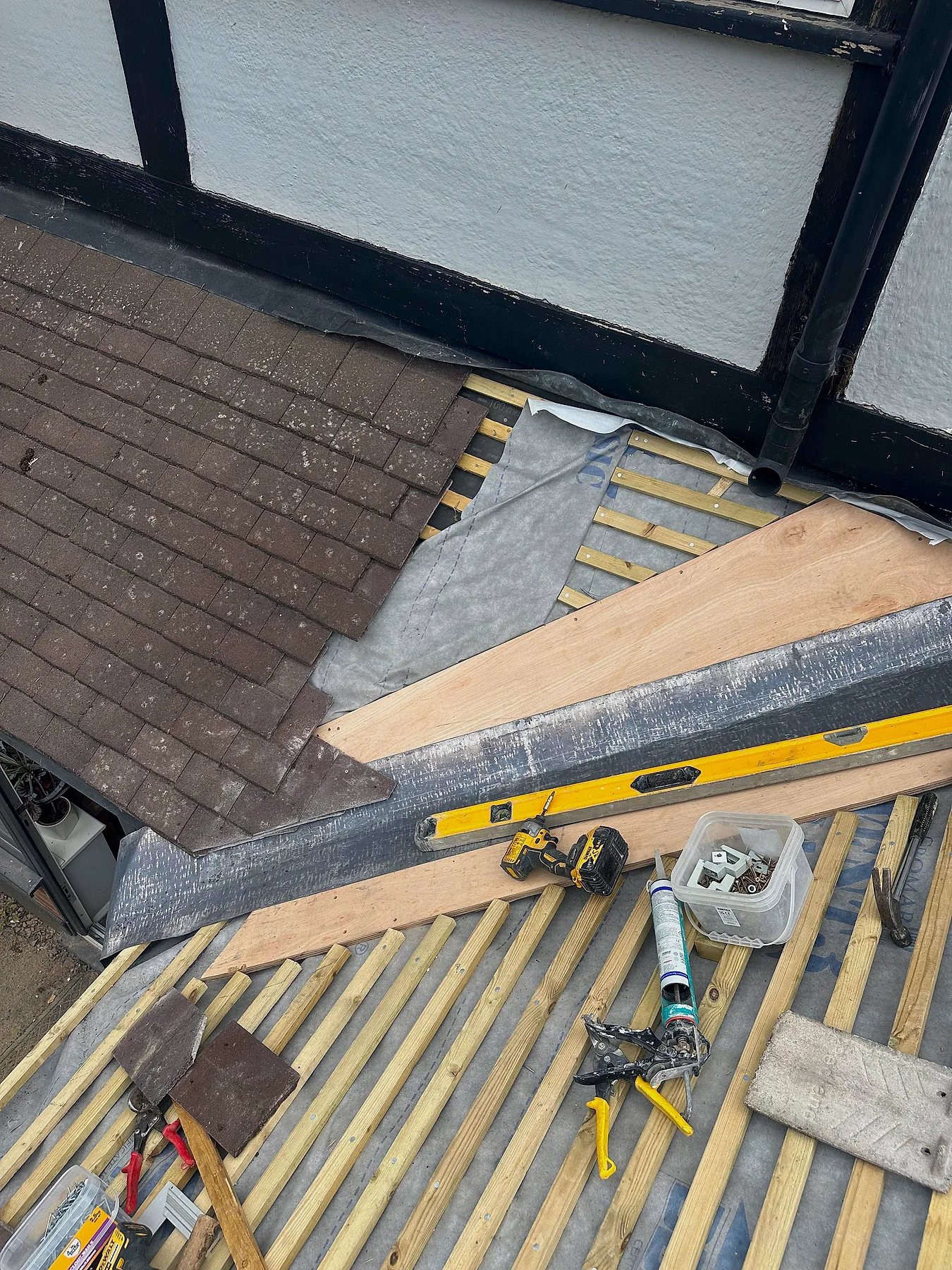 Roof membrane and timber battens installed by Gulf Builder